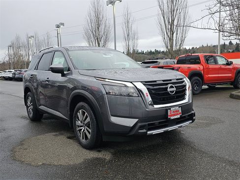 New 2025 Nissan Pathfinder SL image 3