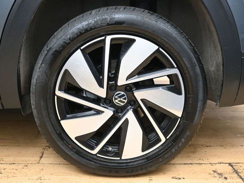 Used 2024 Volkswagen Atlas SE image 12