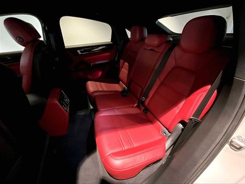 Used 2022 Porsche Cayenne S image 31