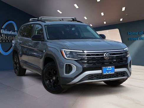 New 2026 Volkswagen Atlas Peak Edition AWD/4WD image 3