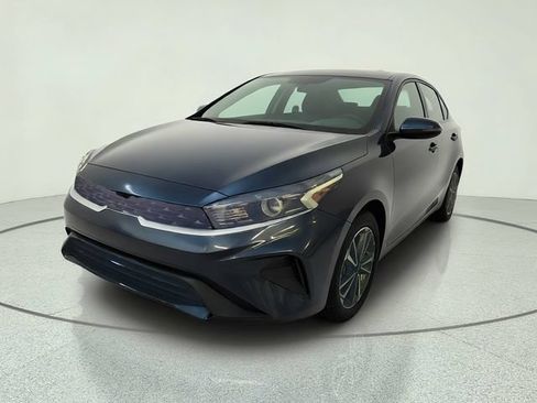 Used 2022 Kia Forte LXS FWD image 7