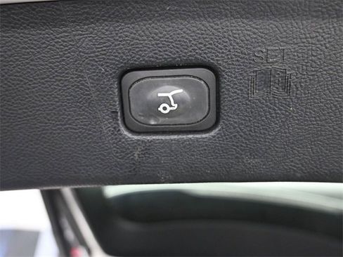 Used 2021 Ford Edge Titanium image 25