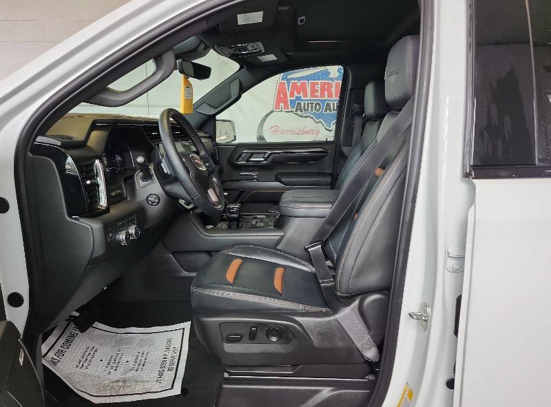 Used 2024 GMC Sierra 1500 AT4 w/ Technology Package AWD/4WD image 2