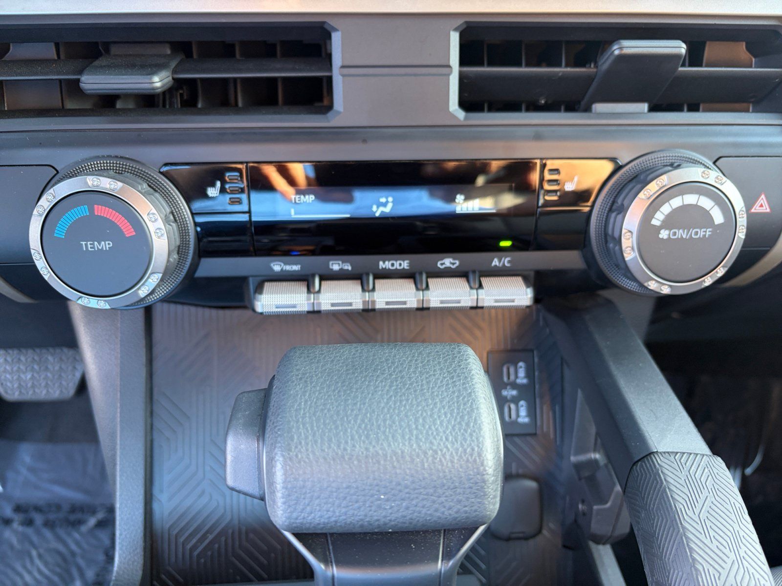 Used 2025 Toyota Tacoma SR5 AWD/4WD image 18