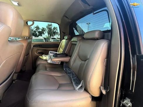 Used 2004 Chevrolet Avalanche 2500 w/ Preferred Equipment Group AWD/4WD image 33