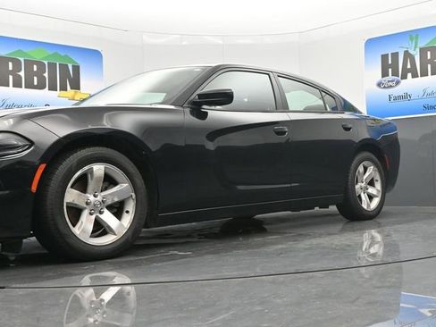 Used 2015 Dodge Charger SXT image 18