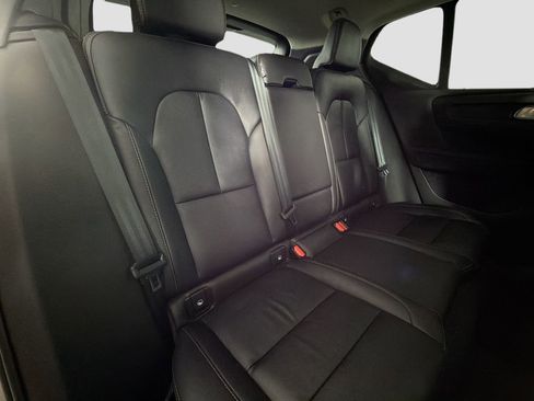 Certified 2023 Volvo XC40 B5 Plus w/ Climate Package image 27