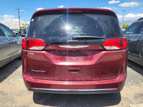 Used 2018 Chrysler Pacifica Touring-L FWD image 26