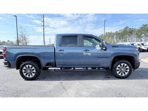 Used 2024 Chevrolet Silverado 2500 Custom w/ Custom Value Package image 4