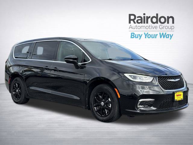 Used 2025 Chrysler Pacifica Select FWD 360° Tour