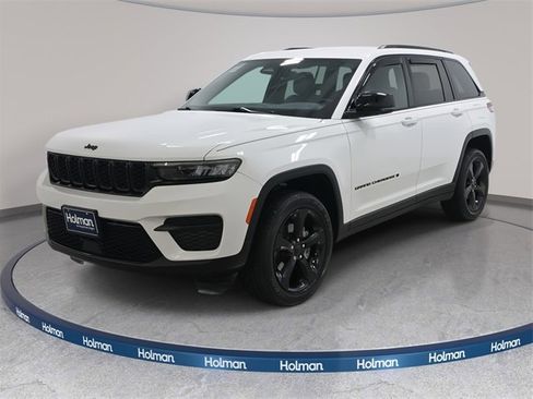 Used 2023 Jeep Grand Cherokee Altitude image 1