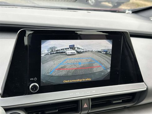 Used 2024 Toyota Prius LE image 4