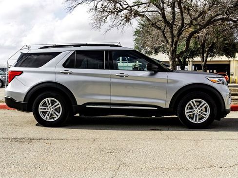 Used 2024 Ford Explorer XLT w/ Equipment Group 202A image 4