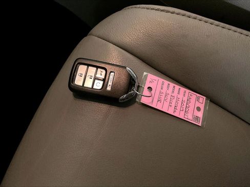 Used 2019 Honda Pilot Touring image 13