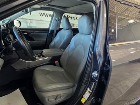 Used 2023 Toyota Highlander Limited image 15