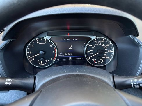 Used 2025 Nissan Altima 2.5 SV FWD image 41