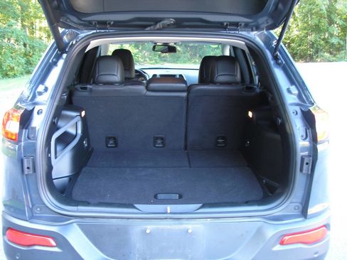 Used 2018 Jeep Cherokee Trailhawk w/ Comfort/Convenience Group image 6