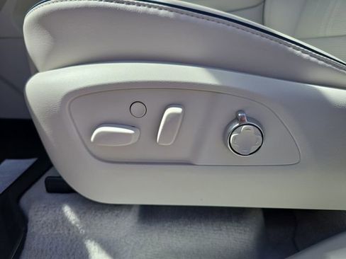 New 2026 Buick Enclave Avenir w/ Super Cruise Package FWD image 18
