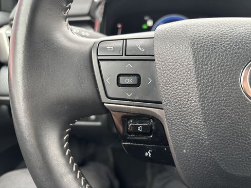 Used 2025 Toyota Camry SE image 19