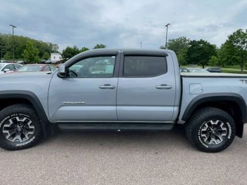 Certified 2019 Toyota Tacoma TRD Off-Road AWD/4WD image 5