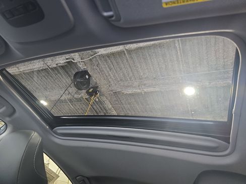 Used 2018 Toyota Camry SE w/ Moonroof Package FWD image 28