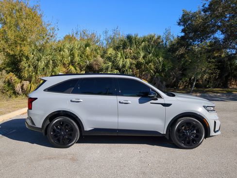 Used 2023 Kia Sorento SX image 3