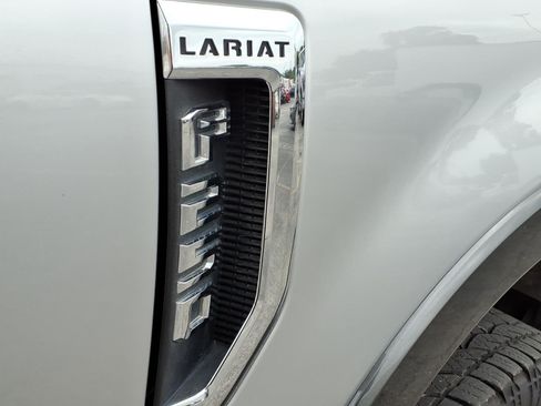 Used 2019 Ford F250 Lariat w/ Lariat Ultimate Package AWD/4WD image 8