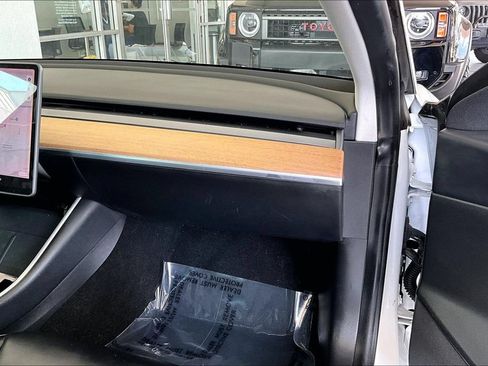Used 2020 Tesla Model 3 Standard Range Plus RWD image 26
