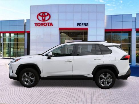 Used 2025 Toyota RAV4 XLE FWD image 5
