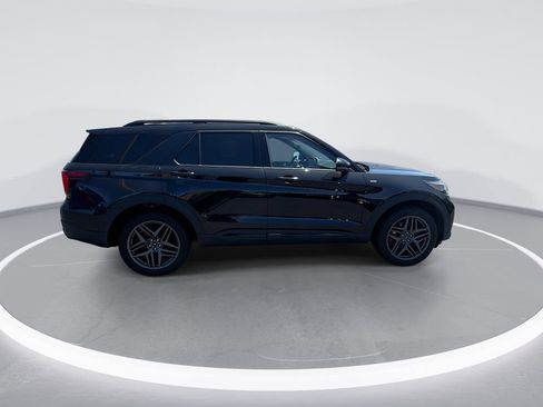 Used 2025 Ford Explorer ST-Line w/ ST-Line Street Pack AWD/4WD image 9