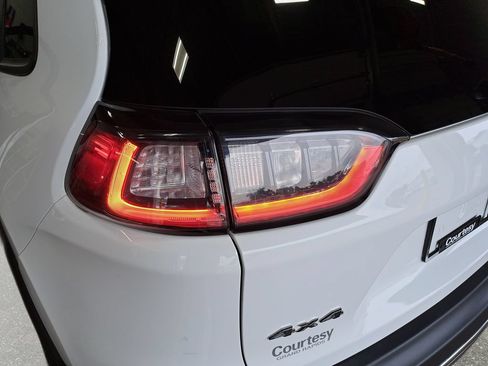 Certified 2022 Jeep Cherokee Limited AWD/4WD image 34