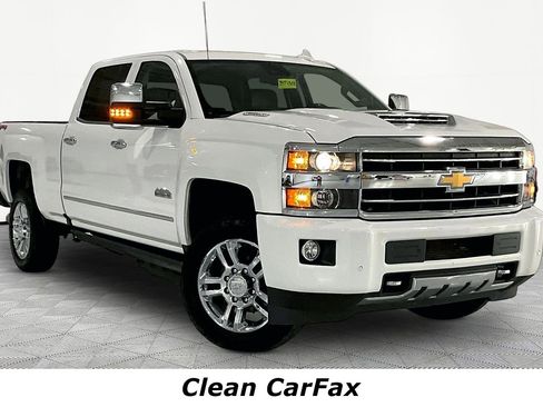 Used 2018 Chevrolet Silverado 2500 High Country w/ Duramax Plus Package image 3