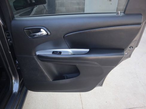 Used 2020 Dodge Journey SE w/ Blacktop Package FWD image 14