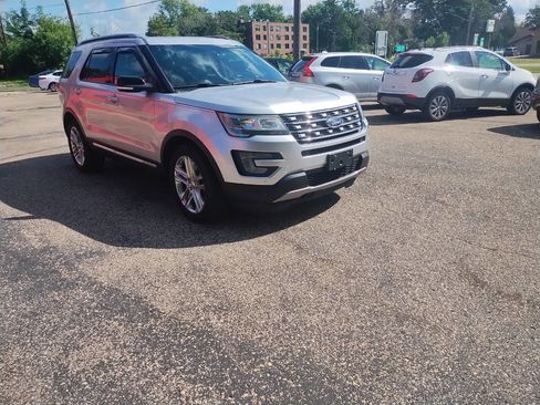 Used 2016 Ford Explorer XLT w/ Equipment Group 202A image 27