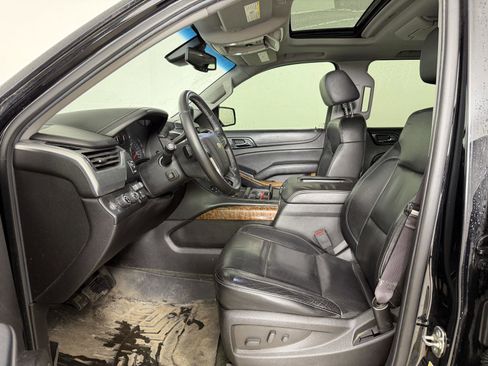 Used 2015 Chevrolet Suburban LTZ image 2