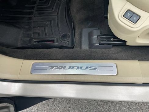Used 2018 Ford Taurus Limited w/ Driver Assist Package FWD image 18