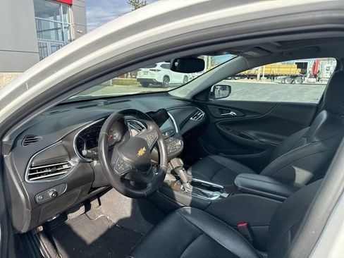 Used 2018 Chevrolet Malibu Premier w/ Premier Sun and Wheel Package image 7