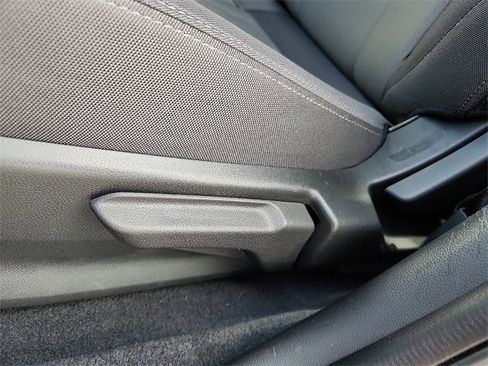 Used 2024 Subaru Crosstrek 2.0i image 15