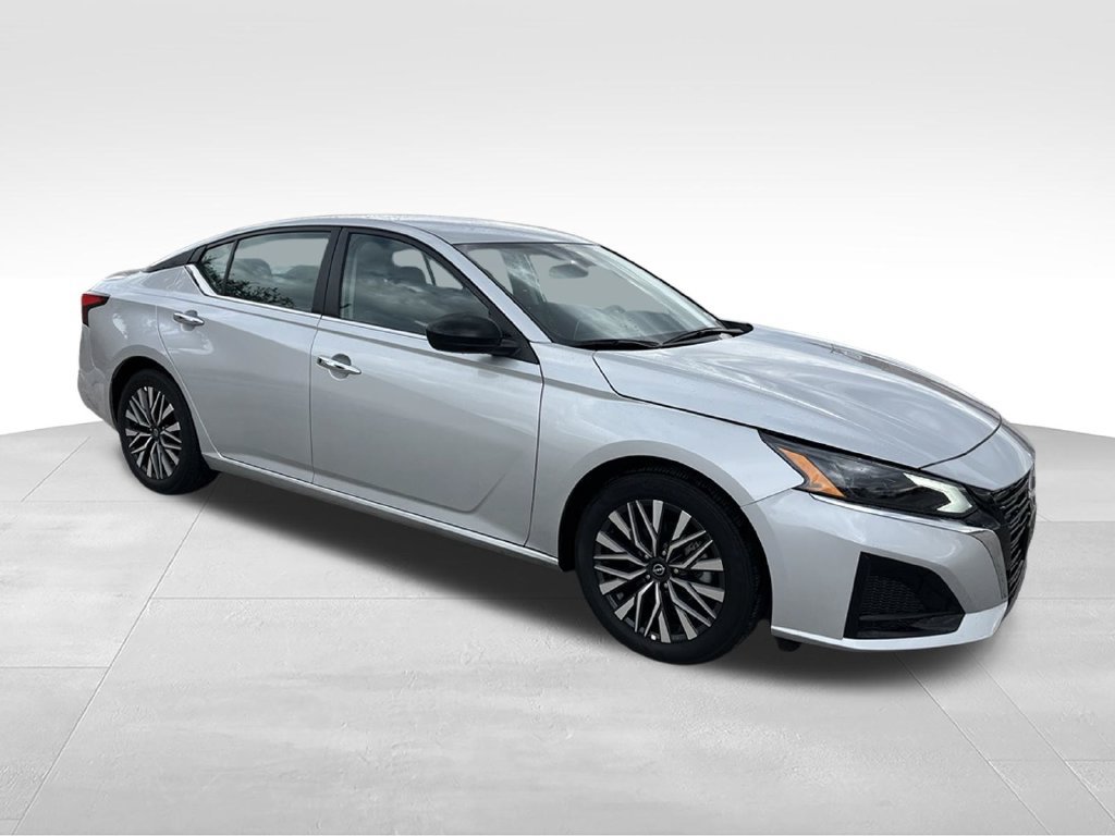 Used 2025 Nissan Altima 2.5 SV FWD image 5