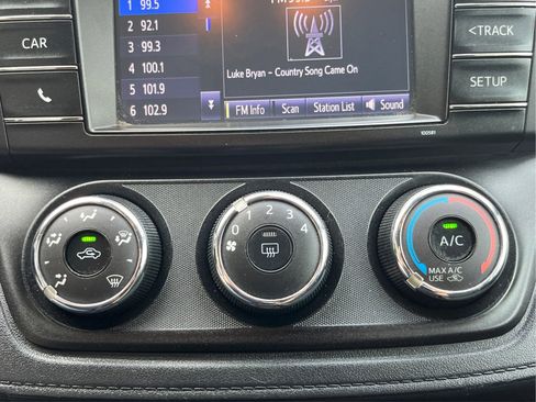 Used 2018 Toyota RAV4 LE w/ All Weather Liner Package image 31