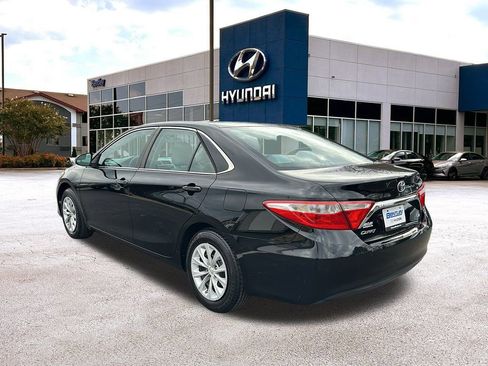 Used 2016 Toyota Camry LE image 3