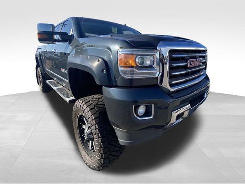 Used 2017 GMC Sierra 2500 SLT w/ Duramax Plus Package AWD/4WD image 21