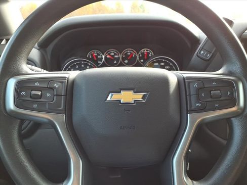 Used 2022 Chevrolet Silverado 1500 Custom w/ Safety Confidence Package image 17