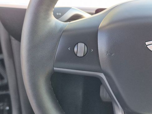 Used 2025 Tesla Model Y Long Range AWD/4WD image 19