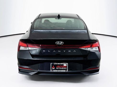 Used 2022 Hyundai Elantra SEL FWD image 4
