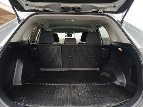 Used 2019 Toyota RAV4 LE image 16