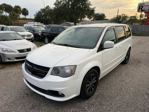 Used 2016 Dodge Grand Caravan SXT FWD image 1