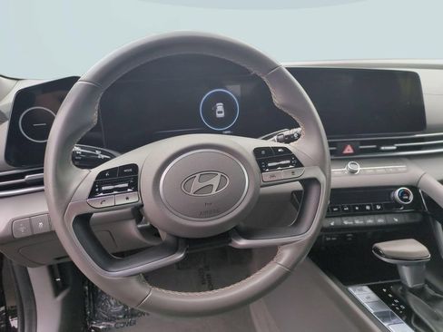 Certified 2025 Hyundai Elantra SEL FWD image 14