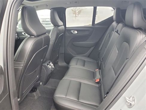 Used 2025 Volvo XC40 B5 Core image 29