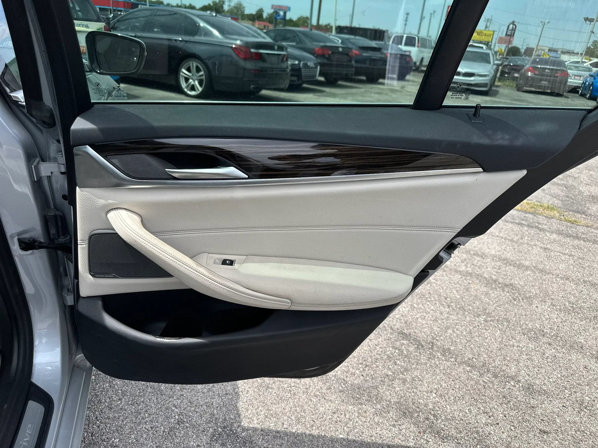 Used 2018 BMW 530e w/ Premium Package 2 RWD image 23